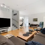 Modern Townhouse Near Fjellheisen And Center アパート トロムソ