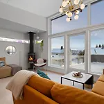Modern Townhouse Near Fjellheisen And Center トロムソ