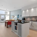 Modern Townhouse Near Fjellheisen And Center アパート *