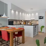 Modern Townhouse Near Fjellheisen And Center アパート
