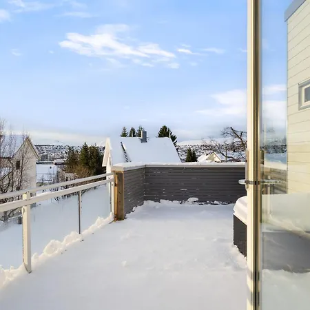 Modern Townhouse Near Fjellheisen And Center Tromsø
