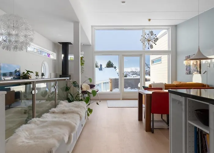 Apartamento Modern Townhouse Near Fjellheisen And Center Tromsø