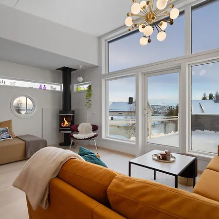 Modern Townhouse Near Fjellheisen And Center トロムソ